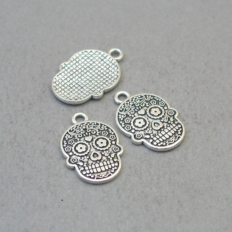 Skull charms, sugar skull pendants. One sided. Antique silver 15X23mm CM1916S