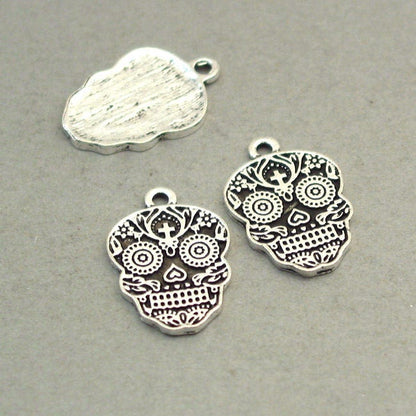 Skull charms, sugar skull pendants. One sided. Antique silver 14X21mm CM1103S