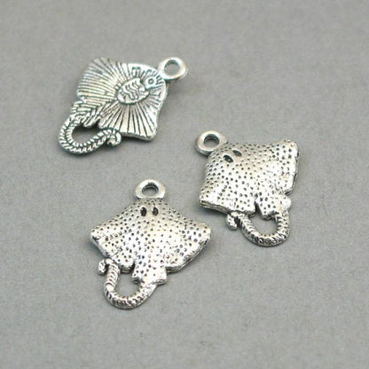 Stingray charms, stingray fish pendants. Two sided (different front and back). Antique silver 15X20mm CM1177S