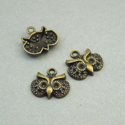 Owl charms, owl head pendantcs. One sided. Antique bronze 18X20mm CM1274B