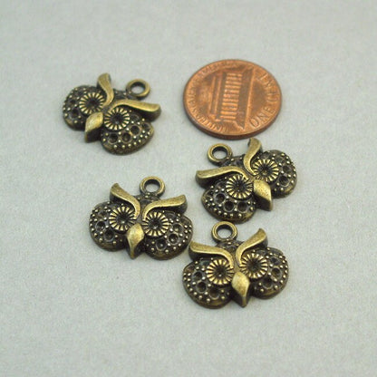 Owl charms, owl head pendantcs. One sided. Antique bronze 18X20mm CM1274B