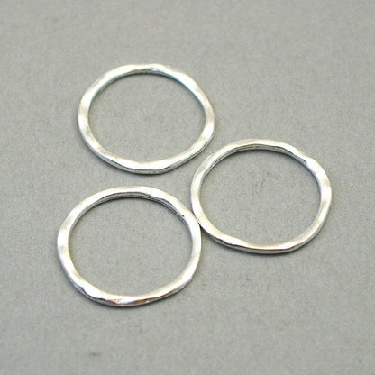 Ring charms, minimalist hammered circle pendants. Jewelry connectors links. Two sided. Antique silver 24mm CM1424S