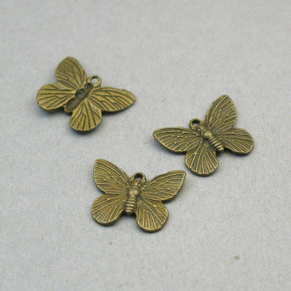 Butterfly charms, butterfly pendants. One sided. Antique bronze 15X18mm CM0212B