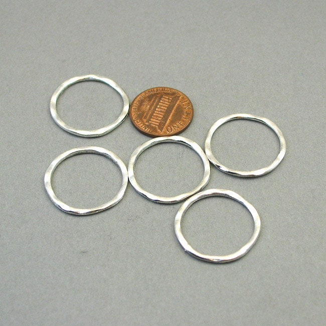 Ring charms, minimalist hammered circle pendants. Jewelry connectors links. Two sided. Antique silver 24mm CM1424S