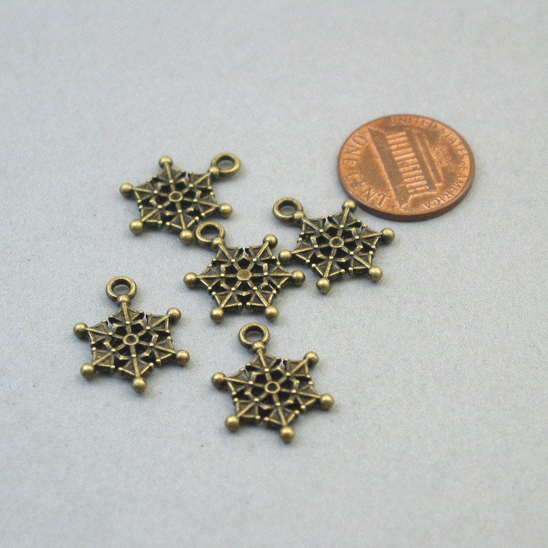 Snowflake charms, Snow pendants. Two sided. Antique bronze 14X20mm CM1282B