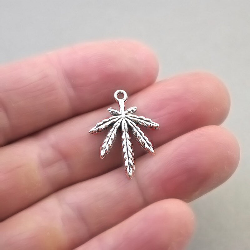 weed charm antique silver CM1624S