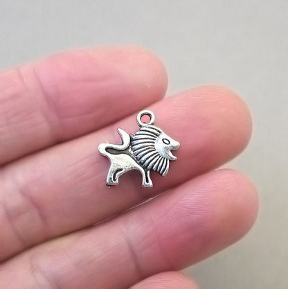 small lion charm antique silver CM1686S