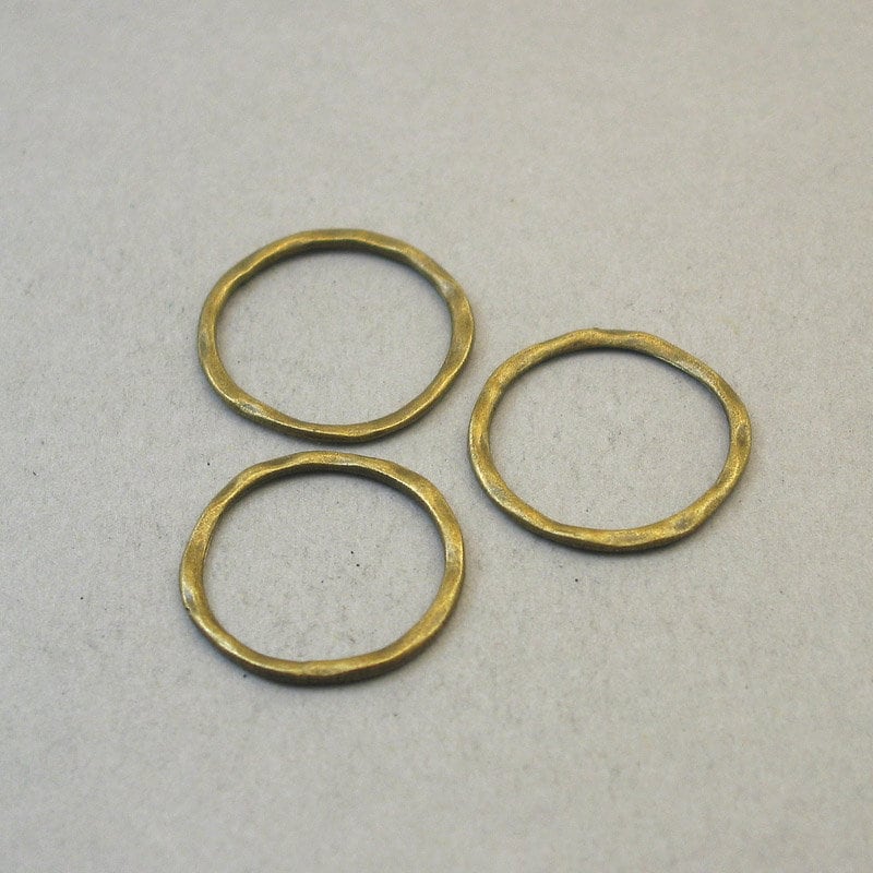 Ring charms, minimalist hammered circle pendants. Jewelry connectors links. Two sided. Antique bronze 24mm CM1424B