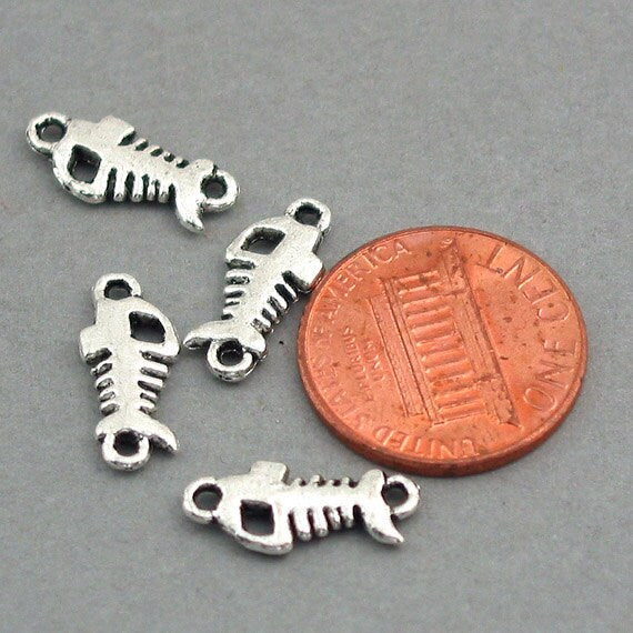 Fishbone charm connectors, fish skeleton link pendants. Two sided. Antique silver 6X15mm CM0210S