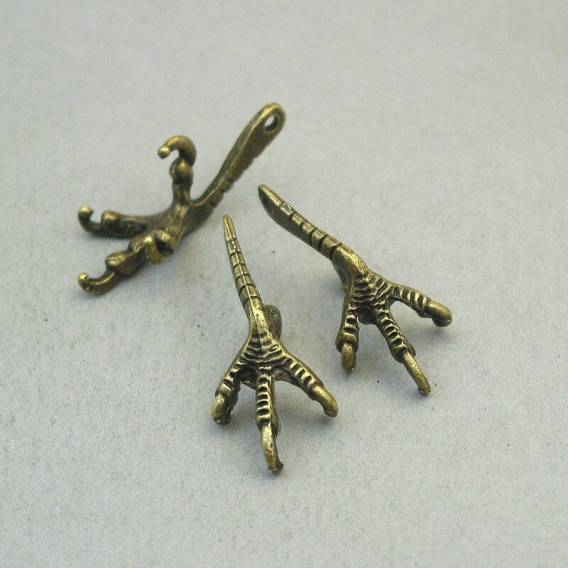  eagle claw talon 3D charm antique bronze CM1763B