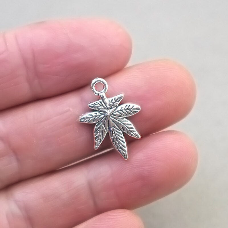 Weed charms, pot leaf pendants. One sided. Antique silver 16X21mm CM1781S