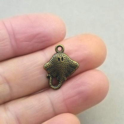 stingray charm antique bronze CM1177B