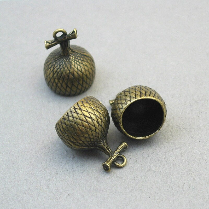 large acorn cap 3D charm antique bronze CM1801B