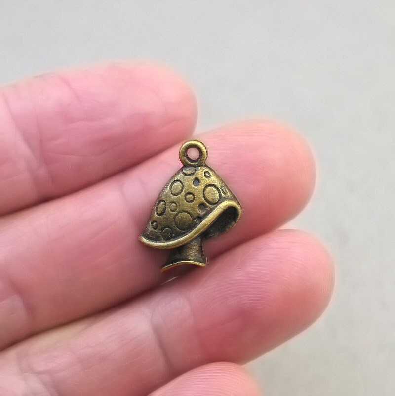 mushroom charm antique bronze CM1646B