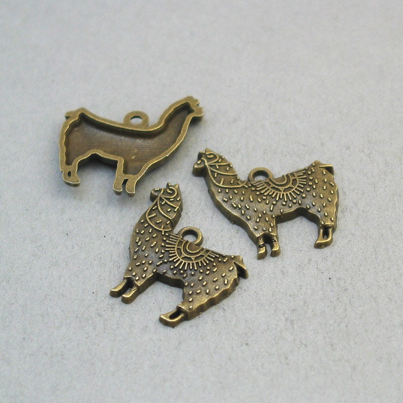 alpaca llama charm antique bronze CM1669B