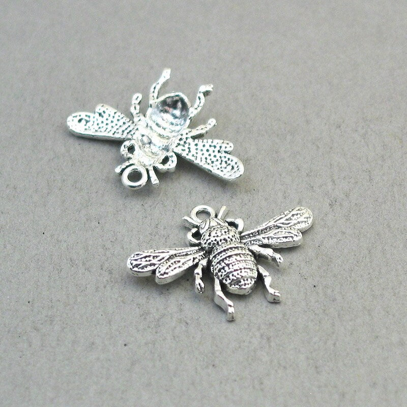 Bee charms, honey bee pendants. One sided. Antique silver 21X29mm CM1865S