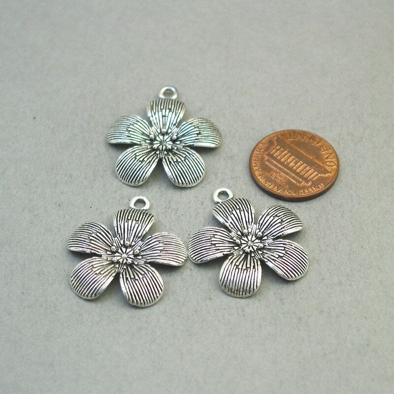 Flower charms, five petals flower pendants. One sided. Antique silver 25X28mm CM1868S