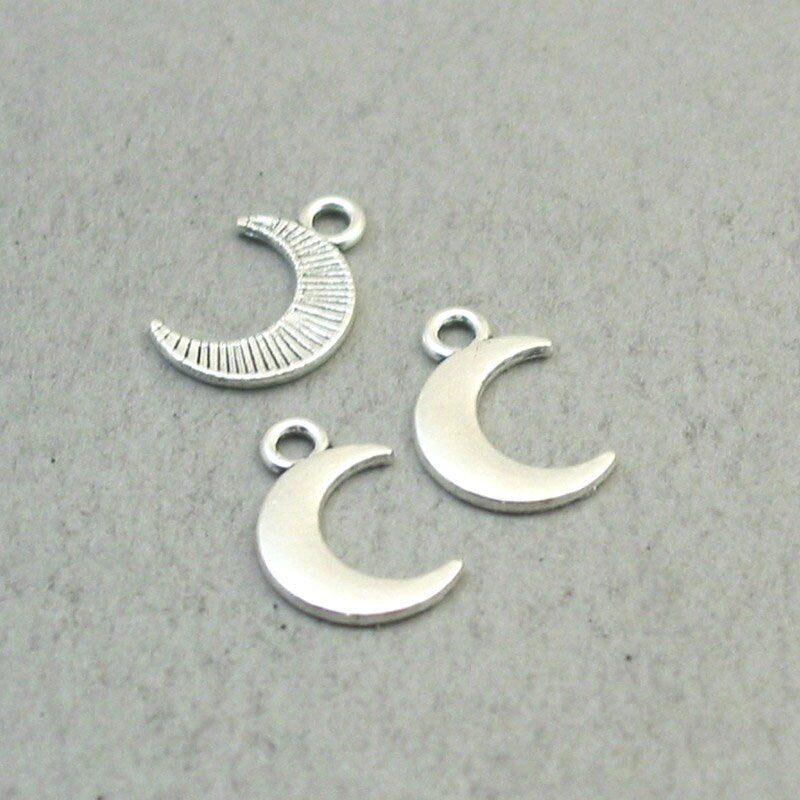 Moon charms, small crescent moon pendants. One sided. Antique silver 10X15mm CM1869S