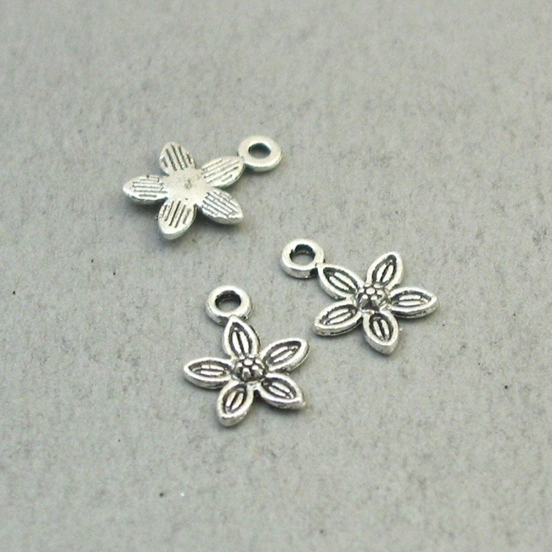 Flower charms, small flower pendants. One sided. Antique silver 10X13.5mm CM1875S