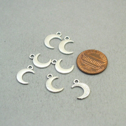 Moon charms, small crescent moon pendants. One sided. Antique silver 10X15mm CM1869S