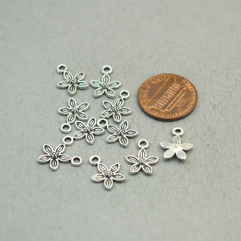 Flower charms, small flower pendants. One sided. Antique silver 10X13.5mm CM1875S