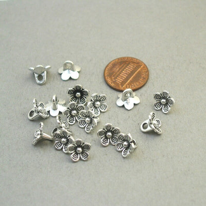 Flower charms, small flower pendants. One sided. Antique silver 10mm CM1876S