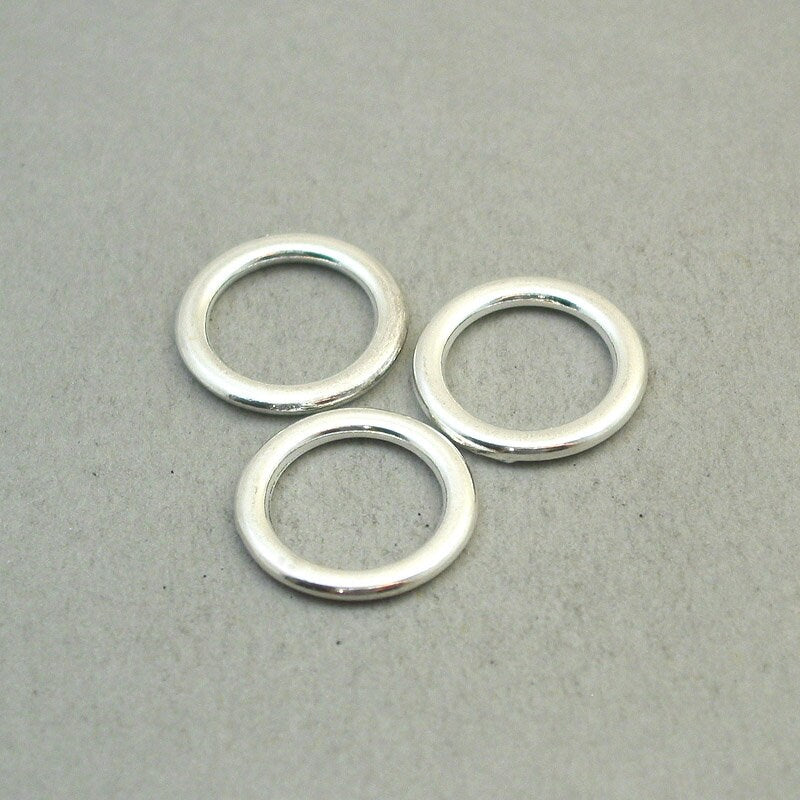 Ring charms, minimalist circle pendants. Two sided. Closed rings. Antique silver 21mm CM1879S