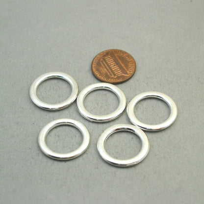 Ring charms, minimalist circle pendants. Two sided. Closed rings. Antique silver 21mm CM1879S