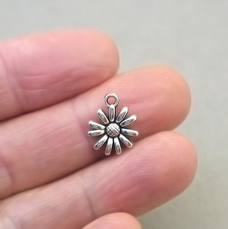 daisy flower charm antique silver CM1912S