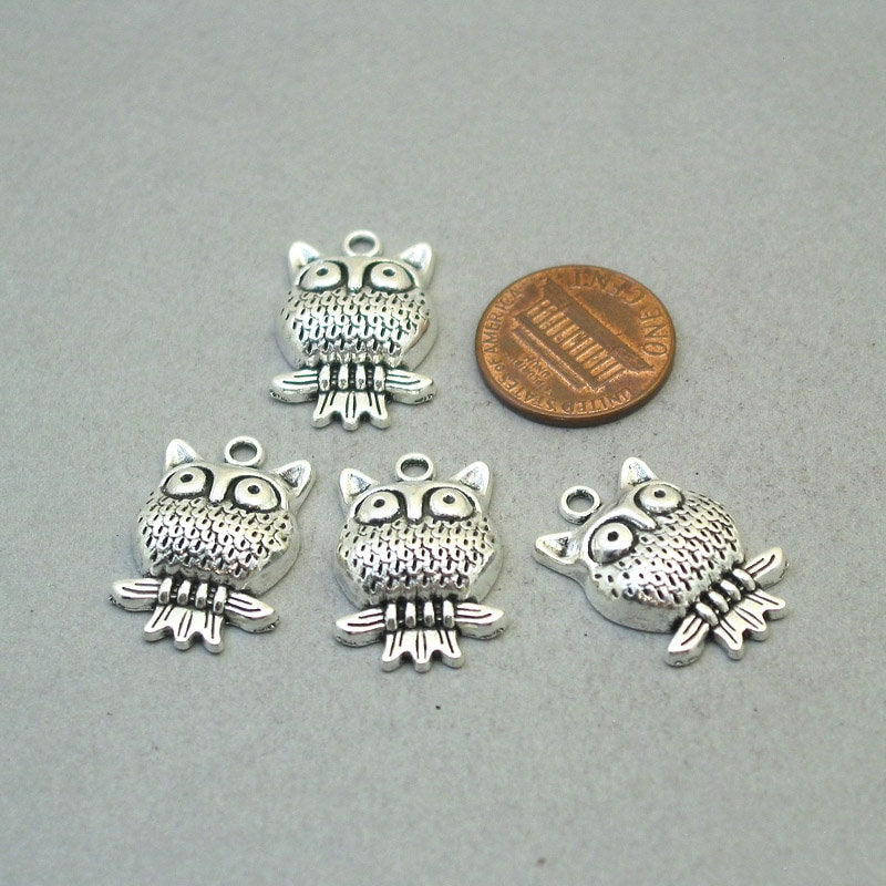 Owl charms, owl pendants. Once sided. Antique silver 16X24mm CM1913S